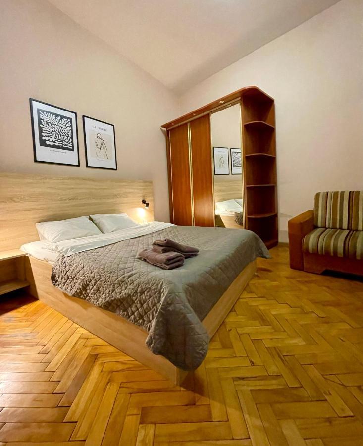 Romantic Apartments - City Center 5 15 Lviv Exterior photo
